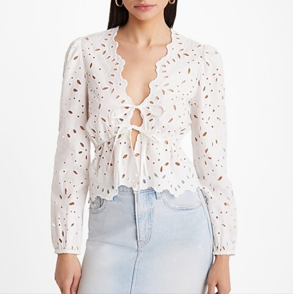 Express• NWT White Eyelet Tie-Front Blouse. Sz XS